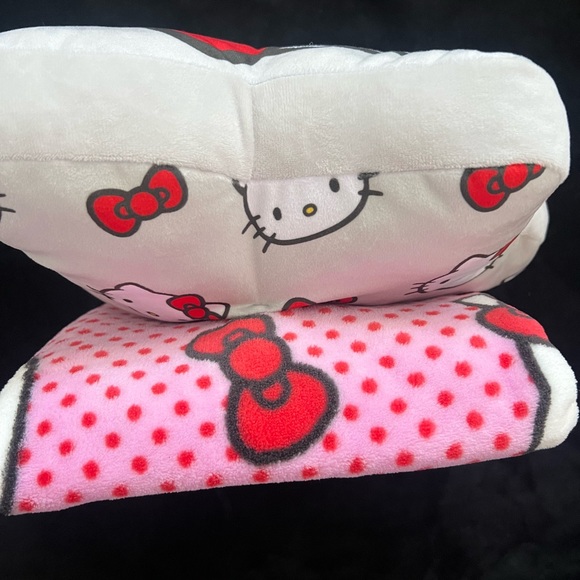 Hello Kitty Shaped Pillow and Throw Set - Picture 4 of 5